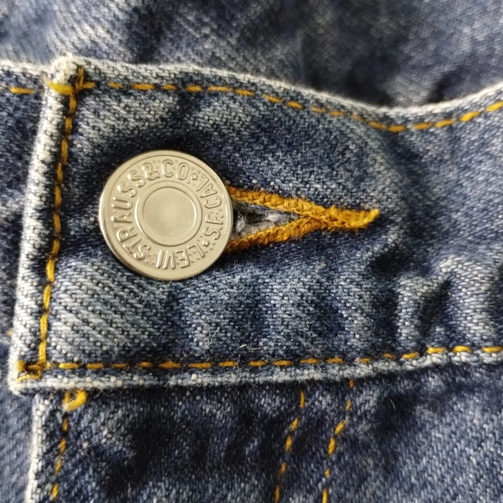 Levis excellent no